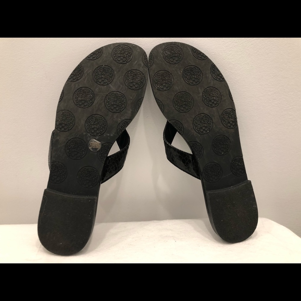 Vince Camuto Flip Flops - Picture 7 of 8